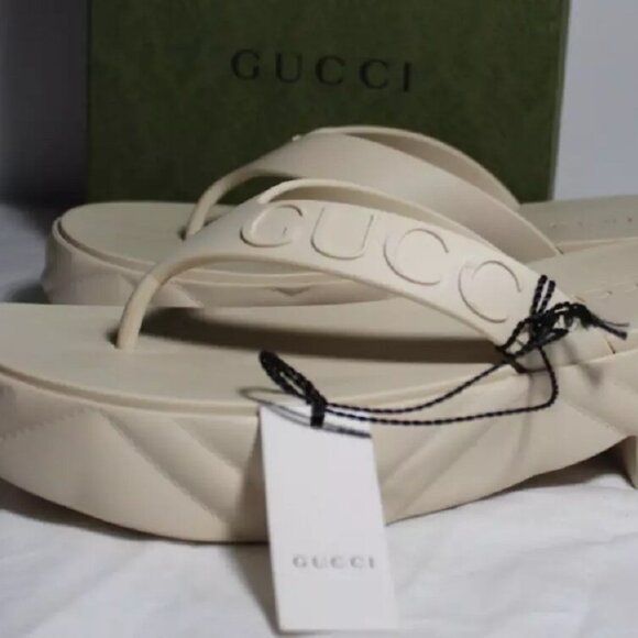 NWB Gucci Logo Rubber Thong Sandals Slip Ons Slides Mini Platform 41 746334 - Picture 2 of 5